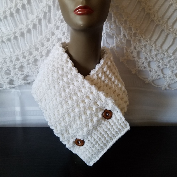 Scarf, Cowl - Picture 1 of 4